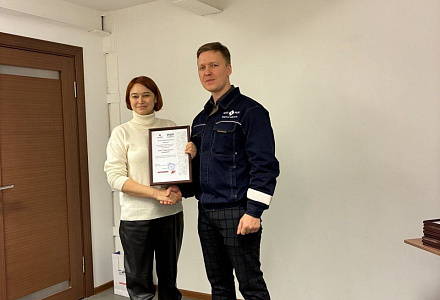 Вручение благодарности компании «Морозовские традиции»